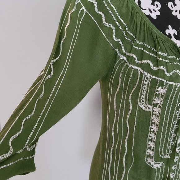 le chateau Green Embroidered Blouse, Size XXS - Picture 4 of 9